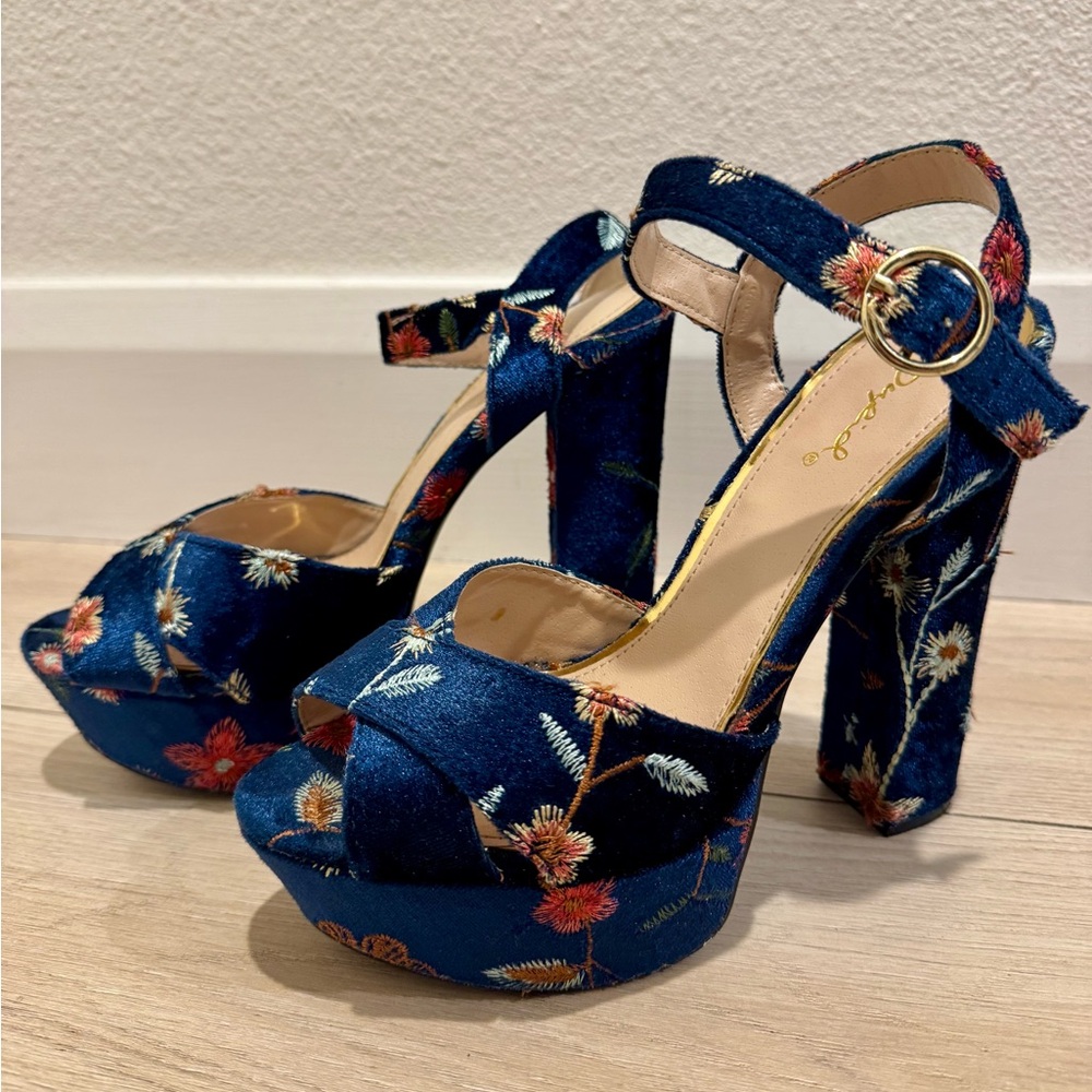 Qupid Navy Floral Platform Heels